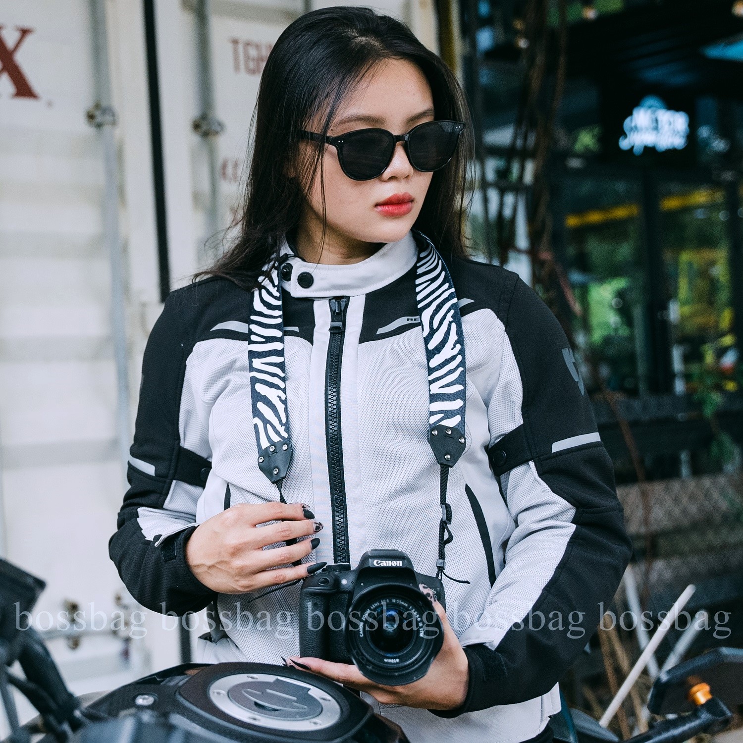 Dây Đeo Máy Ảnh Cổ Điển Phổ Thông Họa Tiết Vằn Trắng