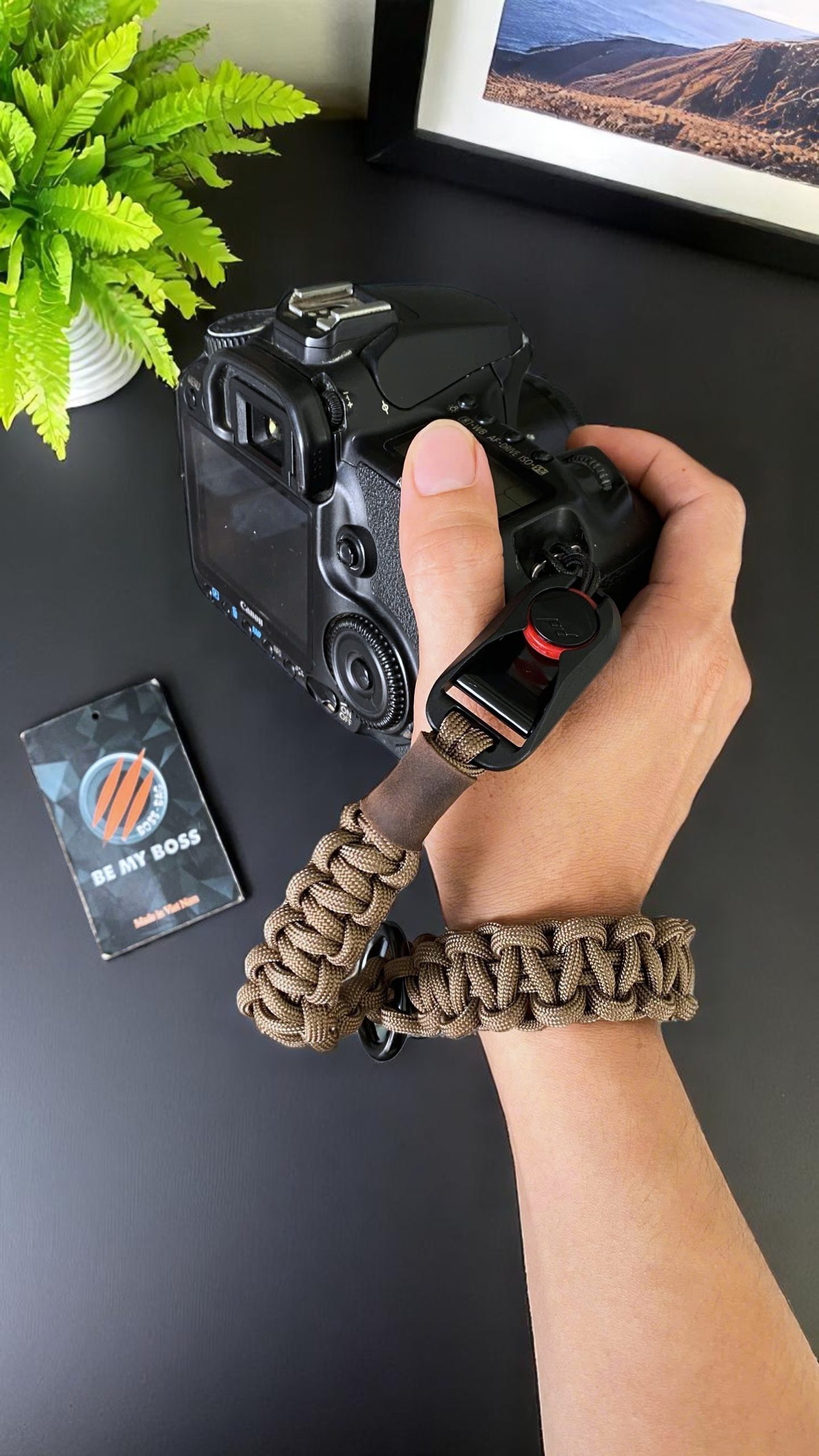 Dây Đeo Tay Máy Ảnh Khóa Peak Design Paracord Nâu