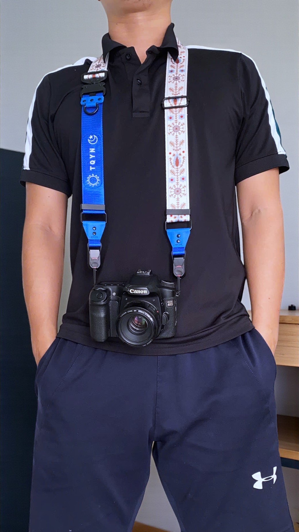 [2 in 1] Đeo Máy Ảnh Thao Tác Nhanh Xanh Dương x 69 Thêu Tên