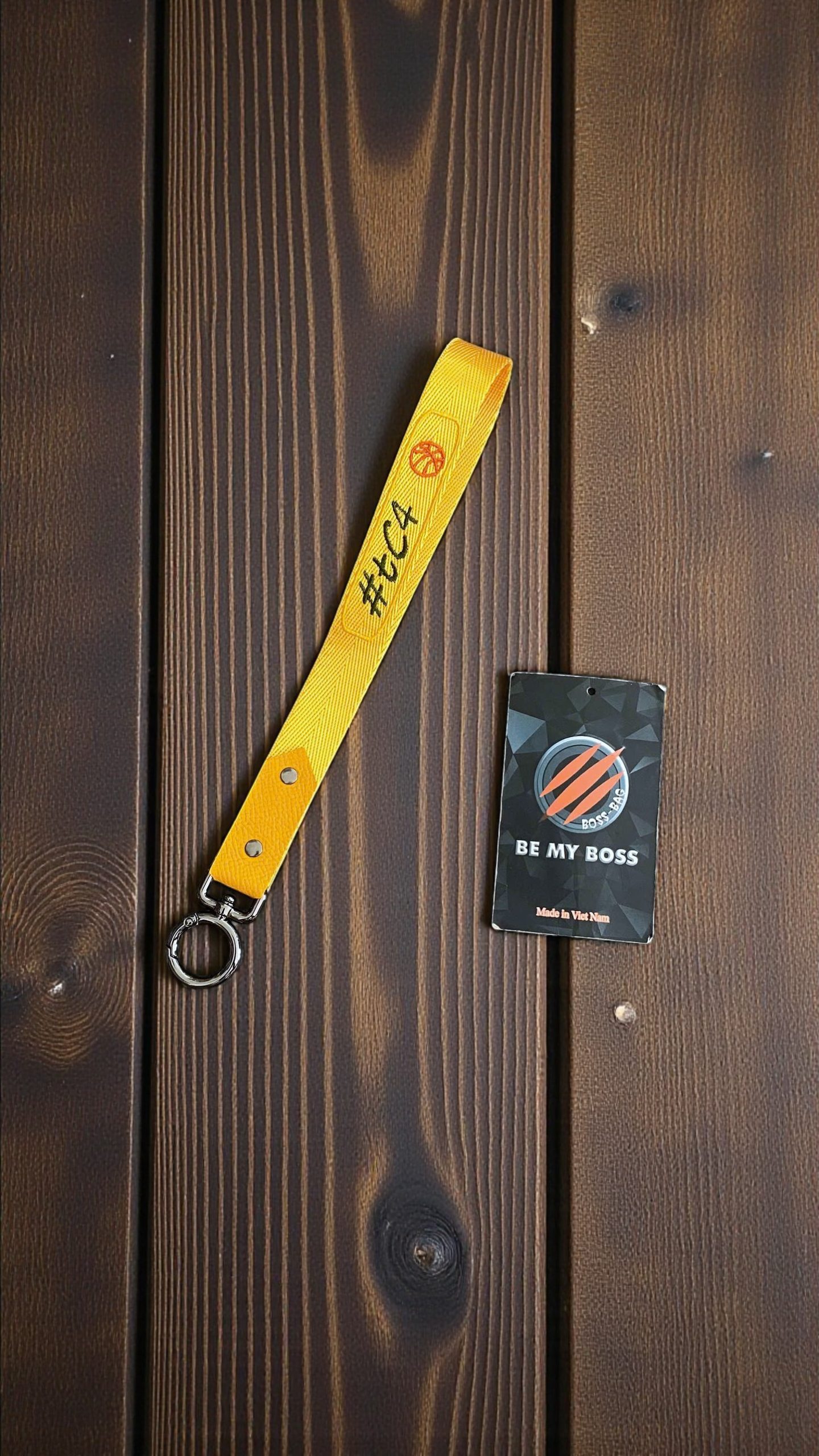 Dây Móc Khóa Trơn Màu Vàng Thêu Tên